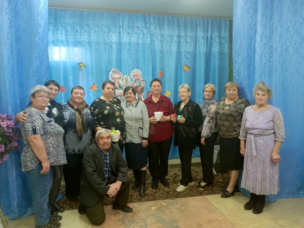 А в сердце молодость живёт