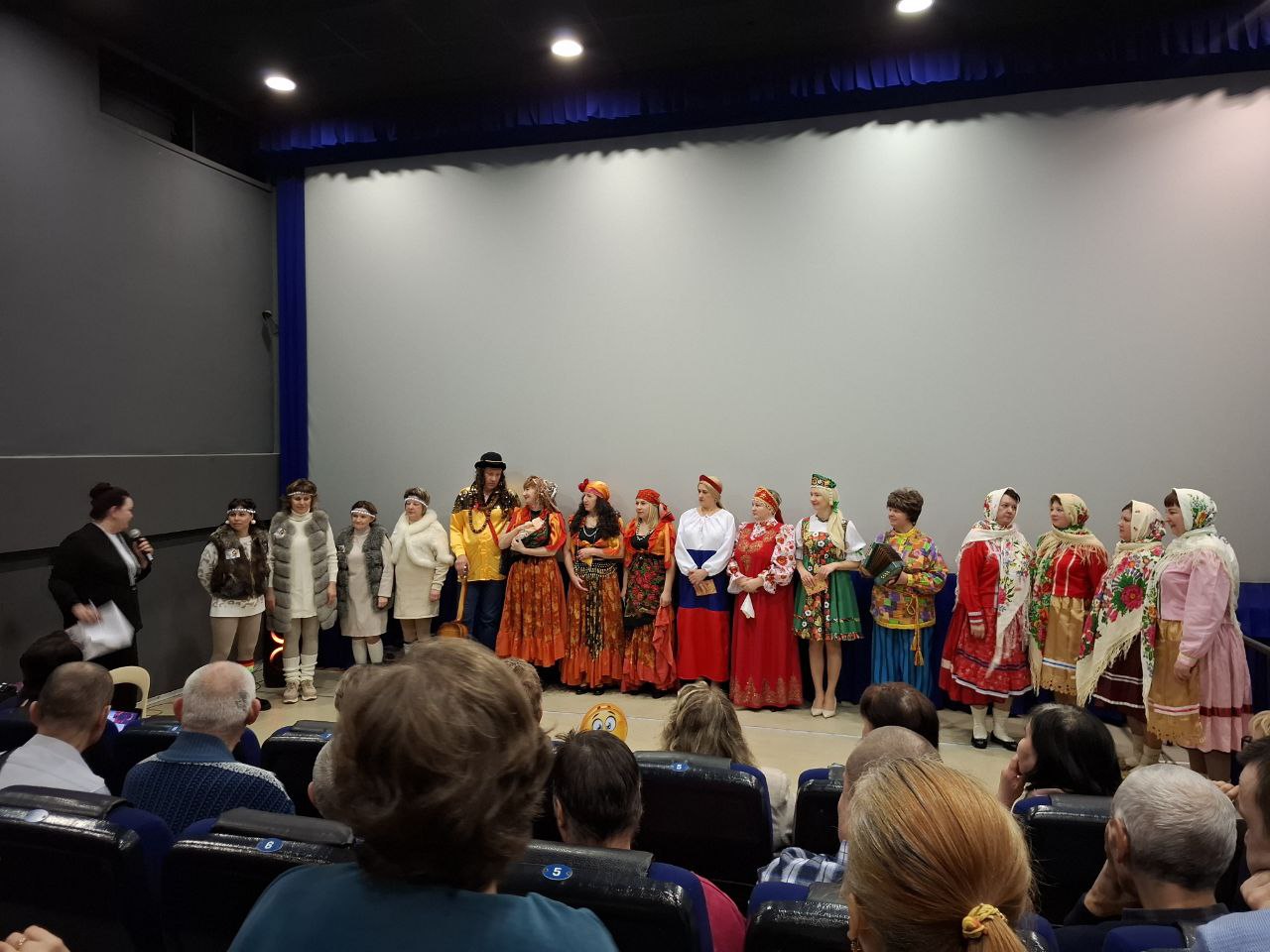 💃 Весело и задорно 03 марта на базе 🎥 кинотеатра «Фокус» прошел КВН, приуроченный к предстоящему 💐 празднованию Международного женского дня.