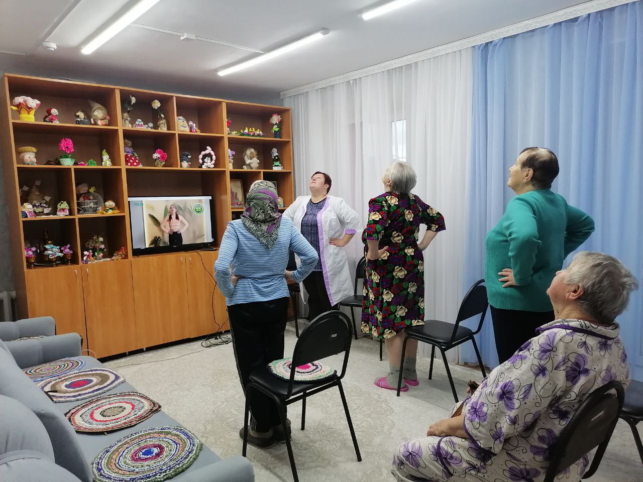 Зарядка для пожилых людей