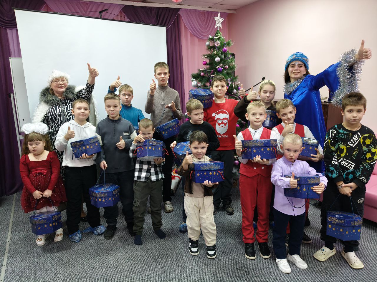 Новогодний праздник для детей-инвалидов