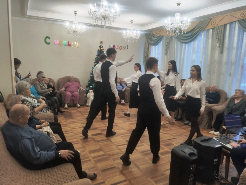 Новогоднее тепло от молодых сердец! 